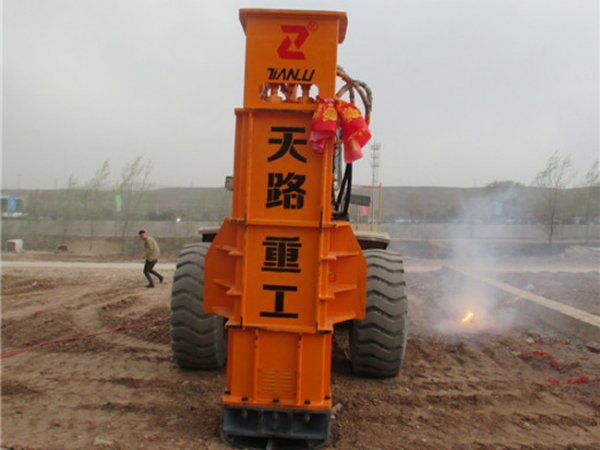 高速液壓夯實(shí)機(jī)